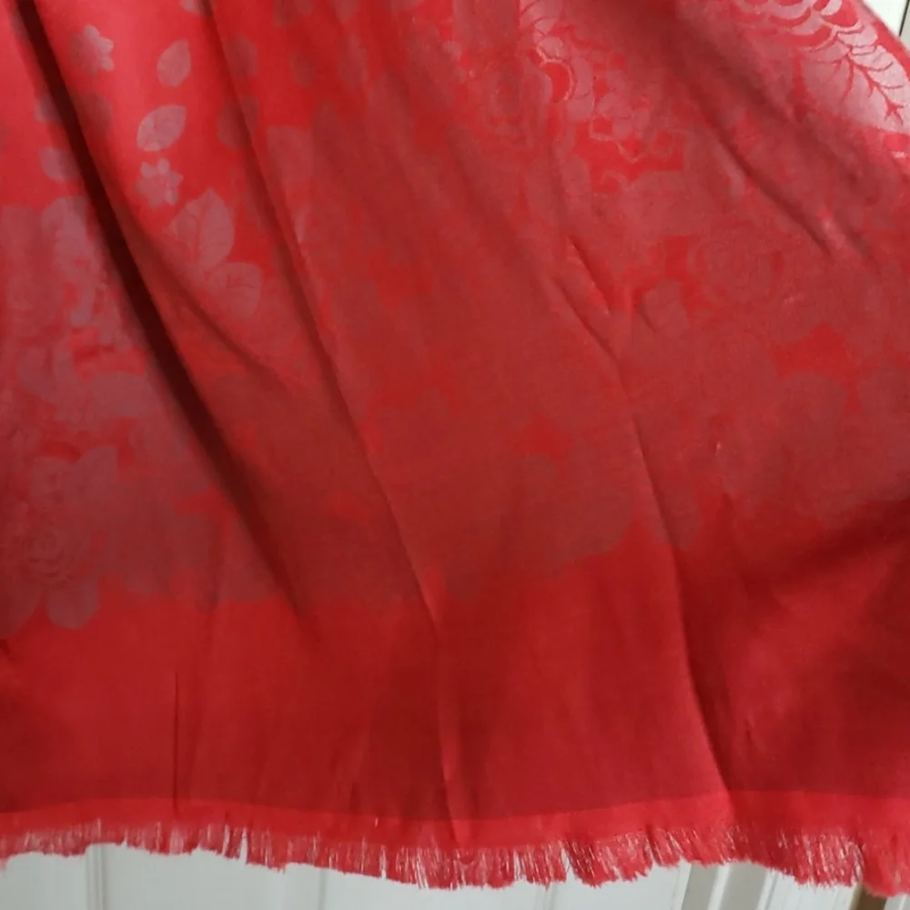 NWOT  JAPAN Red silky scarf 67